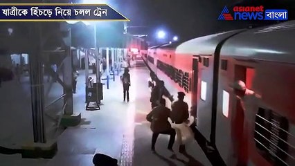 Download Video: RPF jawan rescued Passenger who slipped from running train