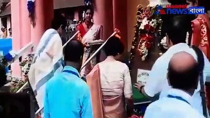 Mamata Banerjee attacks BJP from Birsingha village