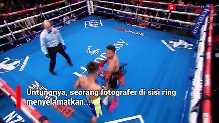 Gokil ! Petinju Amerika Serikat Ini Bikin KO Lawan hingga Terpental Keluar Ring