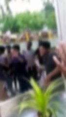 கல்லூரியில் கத்தி கட்டை! கேங்க்ஸ்டர்களாக மாறிய மாணவர்கள் - வீடியோ