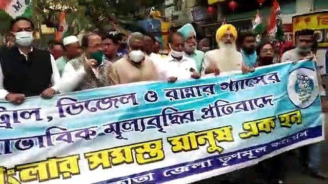 TMC rally from Jadavpur to Jadubabur Bazar to protest petrol, diesel and cooking gas price hike spb