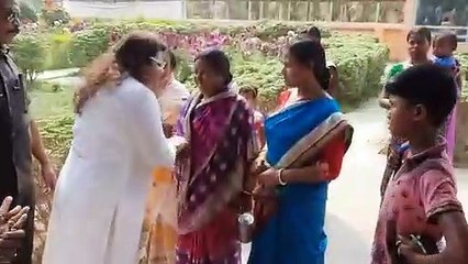 অবশেষে আরামবাগে প্রচার শুরু করলেন সুজাতা খাঁ, দেরি নিয়ে মুখ খুললেন তৃণমূল প্রার্থী