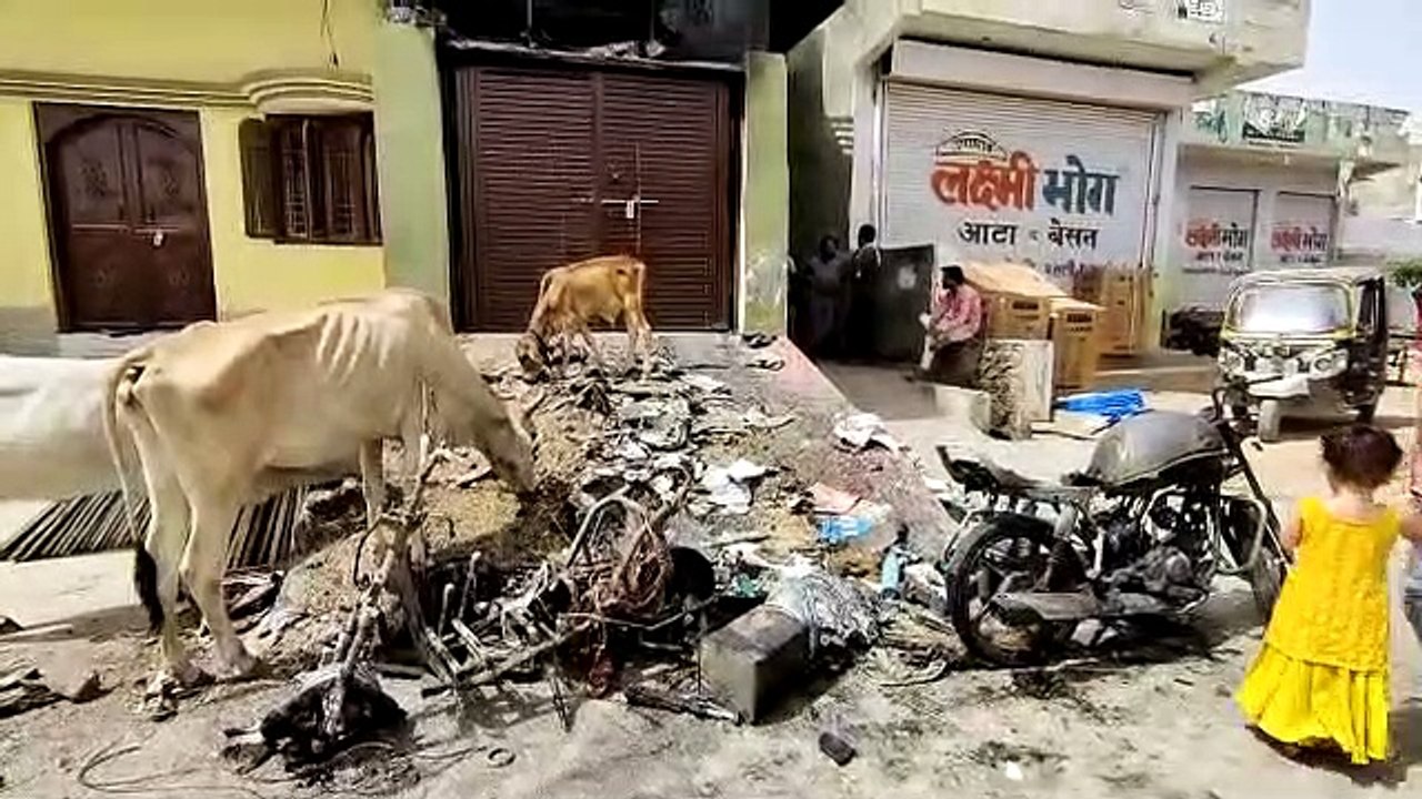 मकान में खड़ी इलेक्ट्रॉनिक स्कूटी में लगी आग