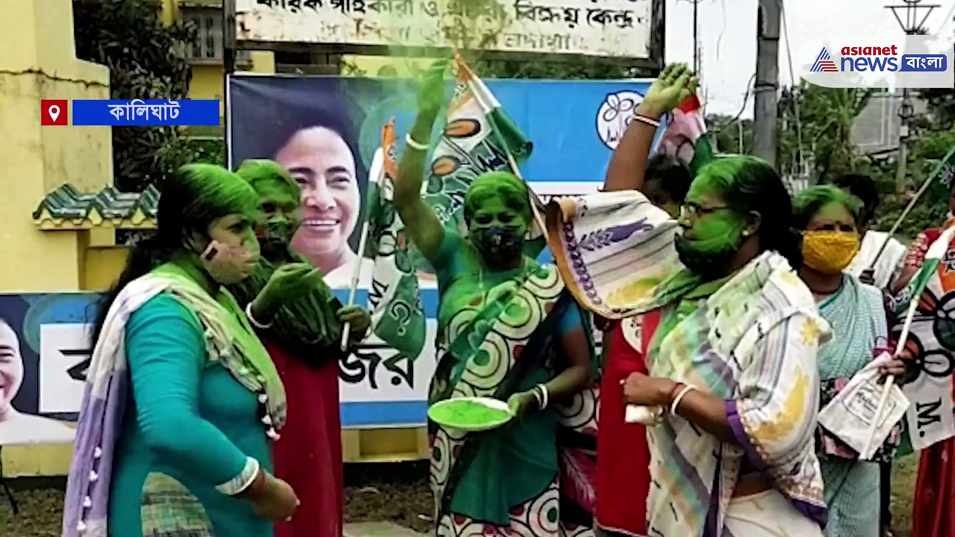 তৃতীয়বার মুখ্যমন্ত্রী হিসাবে শপথ নিলেন মমতা, সেই আনন্দেই মাতল বঙ্গবাসী