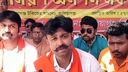 下载视频: BJP workers started a hunger strike in Kaliaganj demanding change the candidate spb