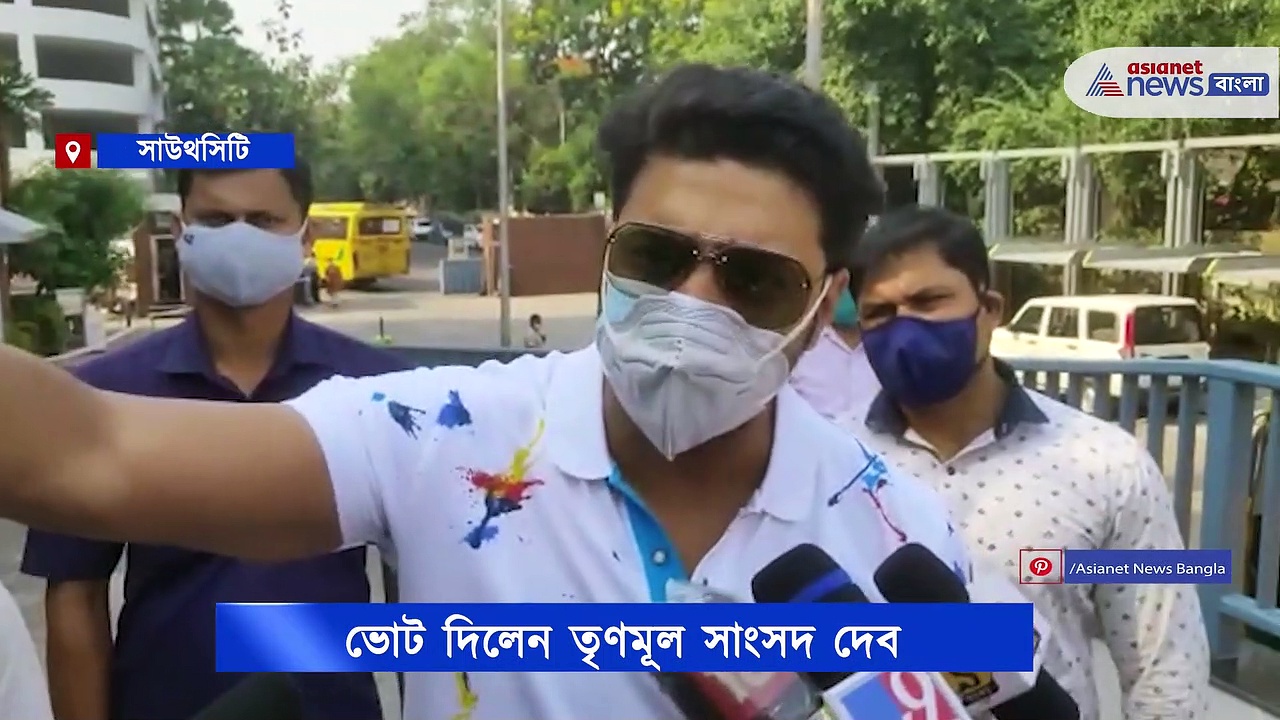 গণতান্ত্রিক অধিকার প্রয়োগ করে ভোট দিলেন তৃণমূলের তারকা সাংসদ দেব