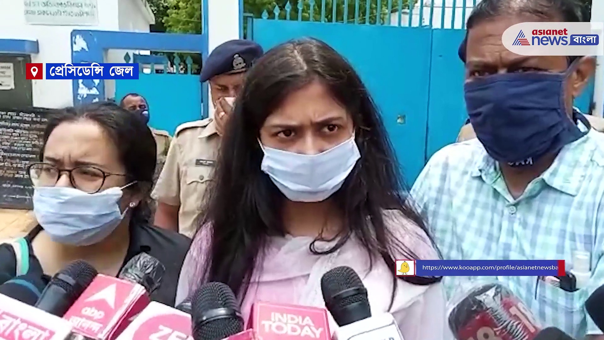 বাবাকে দেখতে গিয়ে না দেখেই ফিরতে হল ফিরহাদের দুই কন্যাকে