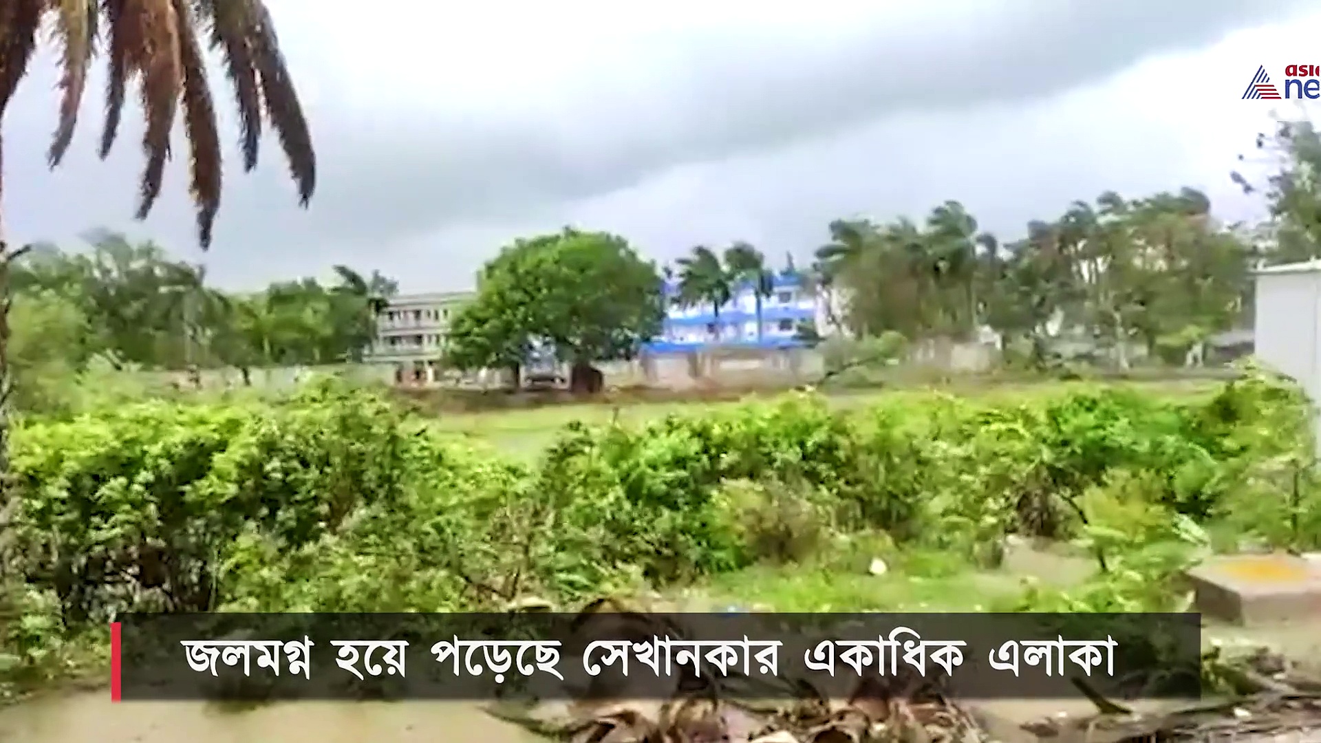 জলমগ্ন হলদিয়ায় বাড়ি ছাড়া বহু মানুষ