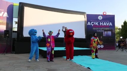 Tuzla'da 2 bin kişilik açık hava sineması etkinliği düzenlendi