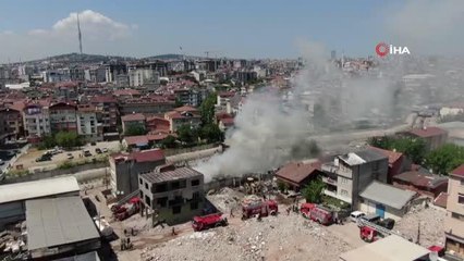 Ataşehir'de kağıt toplayıcılarının karton deposunda yangın