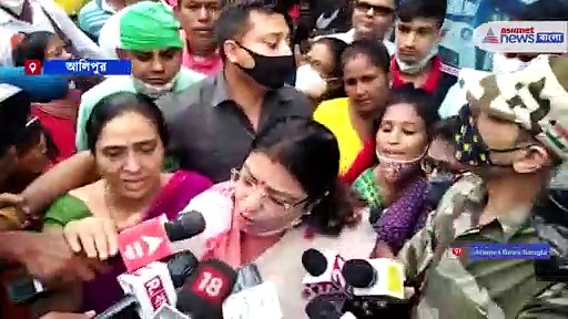 উপনির্বাচনে মমতার বিরুদ্ধে লড়াই প্রিয়াঙ্কা টিব্রেওয়াল-এর, মিছিল করে গিয়ে পেশ করলেন মনোনয়ন