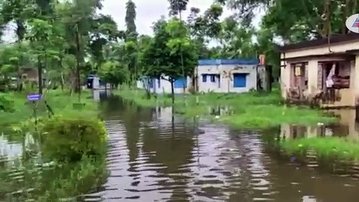 জলমগ্ন ক্যানিংয়ে হাঁড়ির মধ্যে পোলিও পেল শিশু, ছবি প্রকাশ্যে আসতেই ভাইরাল