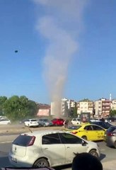 Ümraniye'de hortum anı kameralara yansıdı