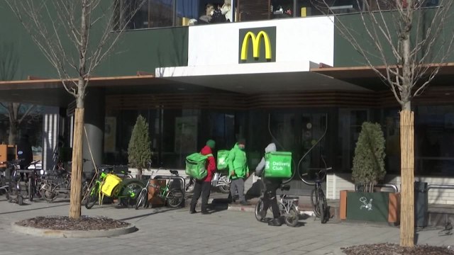 맥도날드 러시아서 철수...현지 업체에 매각 / YTN