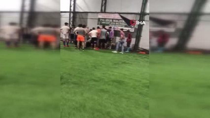 Halı sahada dili boğazına kaçan sporcuya hayati müdahale