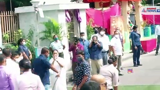 আলিপুর সার্ভে বিল্ডিংয়ে মনোনয়ন পত্র জমা মমতার