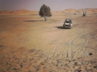 Notre 4L survole les dunes