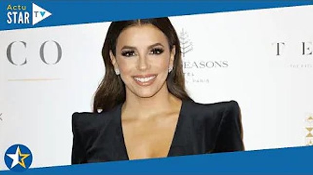 Eva Longoria débarque à Cannes : robe ultra moulante et cheveux mouillés, elle fait grimper la tempé