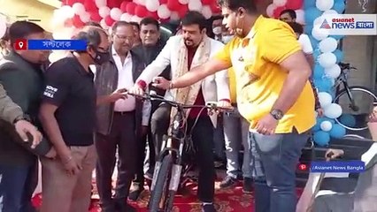 Fire Minister ride a bicycle in the street of Salt Lake