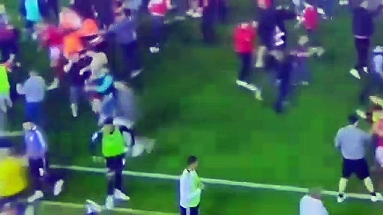 Billy sharp Attacked - Uk Soccer /Football player attacked by Thug live on TV