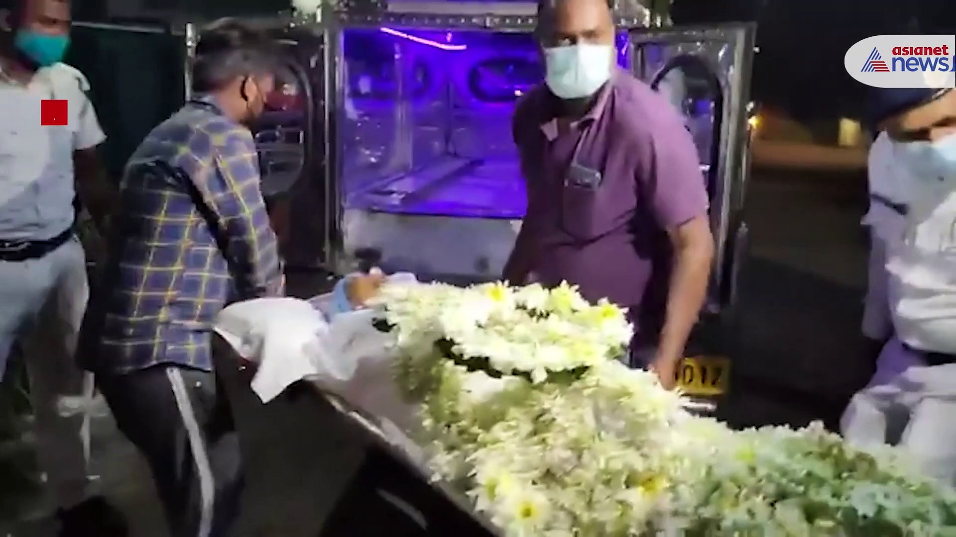 নিভে গেল সন্ধ্যা তারা, অন্তিম যাত্রায় সন্ধ্যা মুখোপাধ্যায়