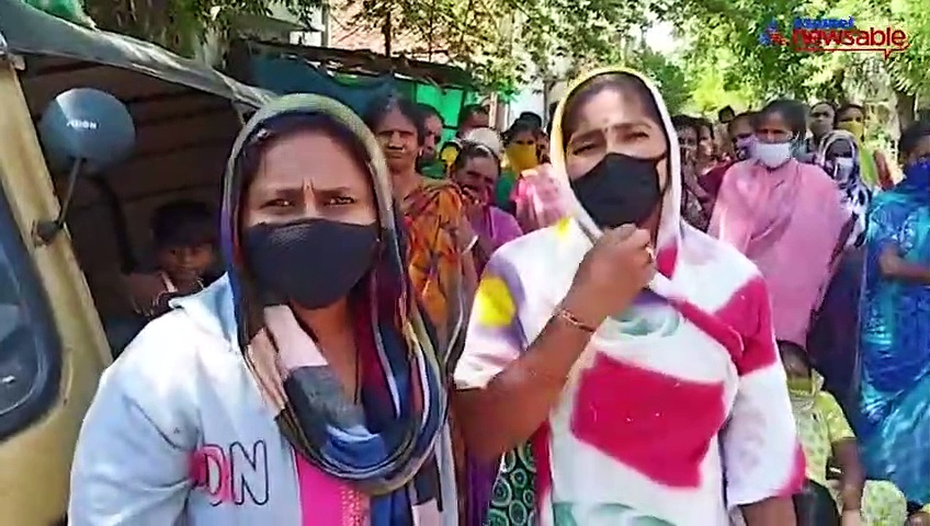 Hundreds violate lockdown rules, hit the streets demanding essential products