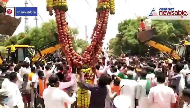 Karnataka minister welcomed by sea of supporters