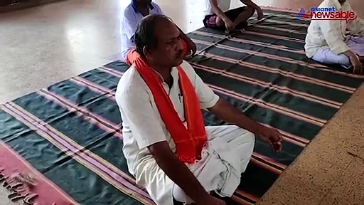 VHP workers on fast, protest over murder of sadhus in Palghar