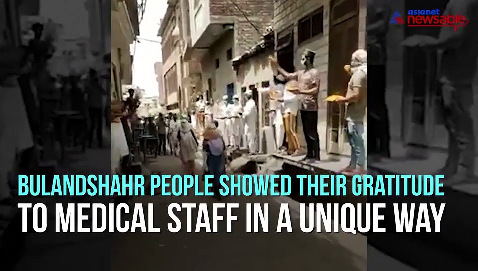 Coronavirus lockdown: Bulandshahr residents shower flowers and cheer medicos in Uttar Pradesh