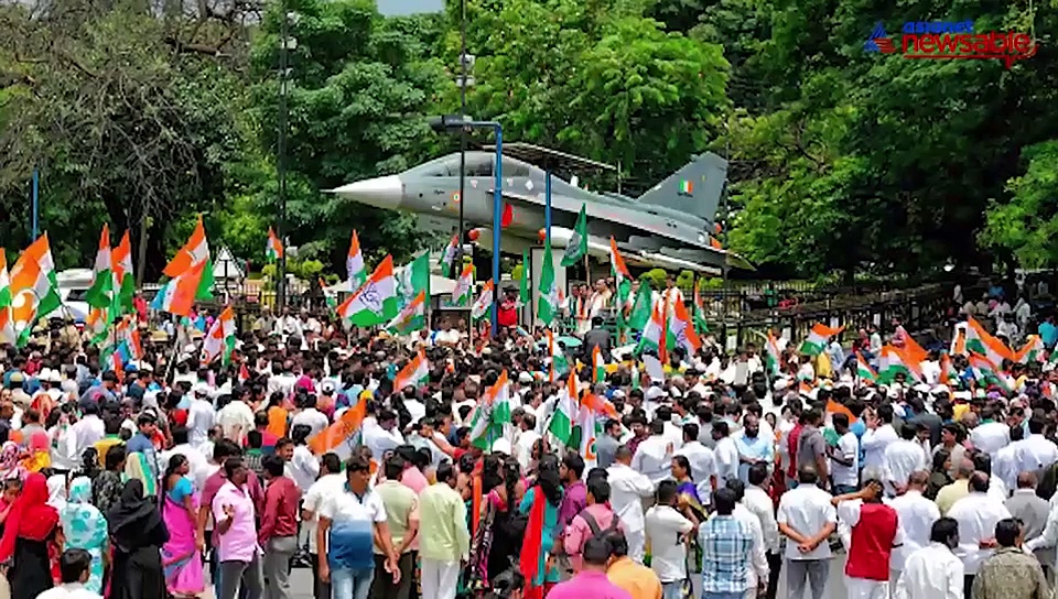 DK Shivakumar presents Rs 1 crore cheque; Karnataka transport minister calls it ‘drama’