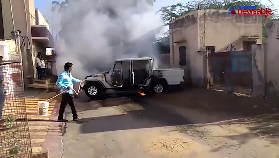 Hooligans set ablaze camper in Rajasthan with two people in it