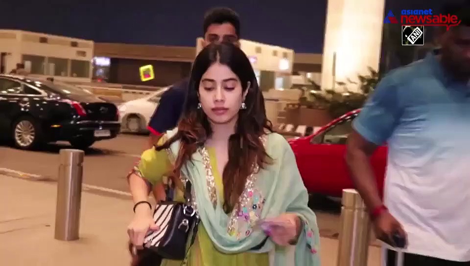 Janhvi Kapoor, Deepika Padukone and Hrithik Roshan clicked by paparazzi at Mumbai airport
