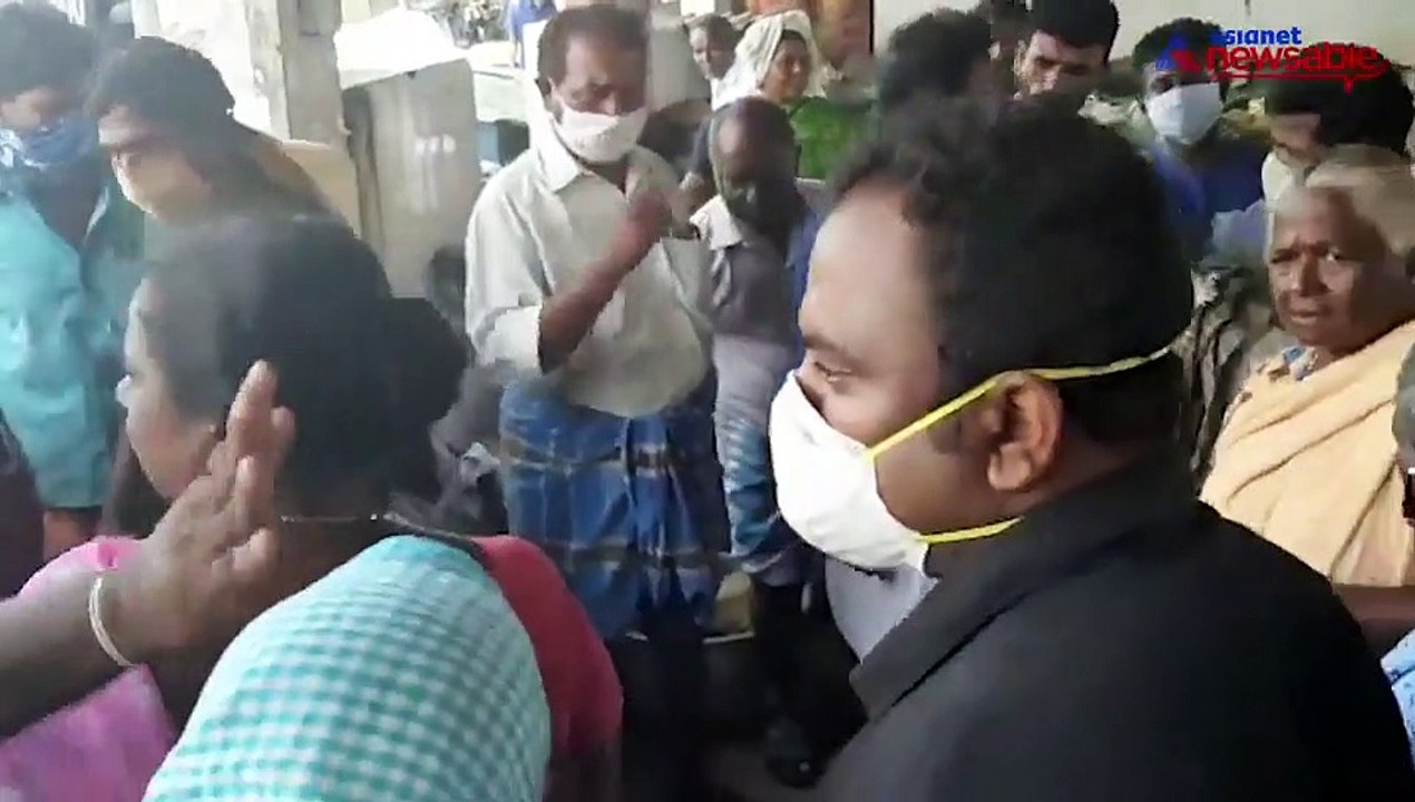 Amid coronavirus lockdown, people flooded Kerala's fish market