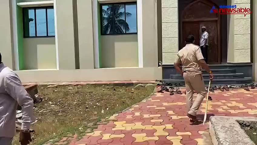 Despite coronavirus lockdown, people visit Masjid in Karnataka’s Gokak; get lathicharged