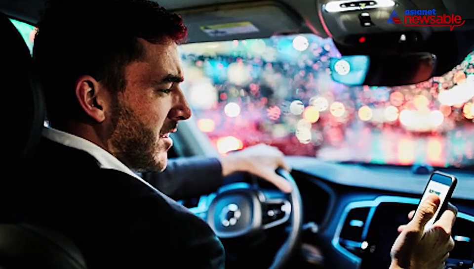 Bengaluru motorists not in control: 2.3 lakh booked for use phones on the road in 2019