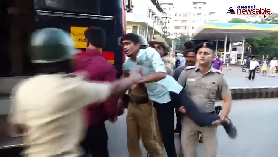 CAA protests turn violent, Mangaluru Police lathi-charge CFI protesters
