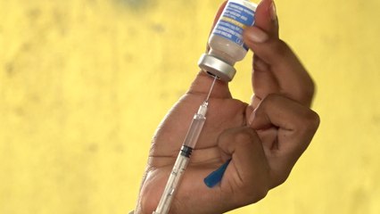 Inmunizan contra la Covid-19 e Influenza a familias del barrio Santa Elena