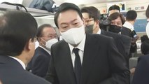 [현장영상 ] '파격적' KTX 특별열차 타고 광주 도착한 尹...여권 총출동  / YTN