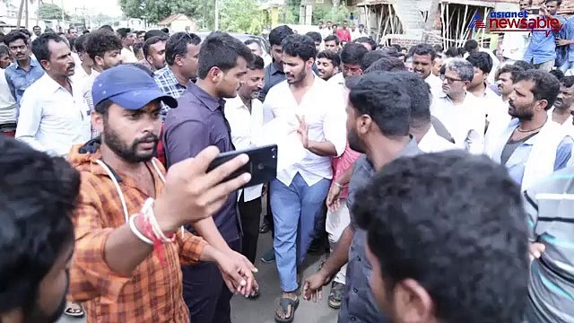 Nikhil visits JDS wokers house