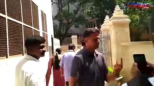 Karnataka Election 2018: Cricket stars Rahul Dravid, Anil Kumble cast their votes [VIDEO]