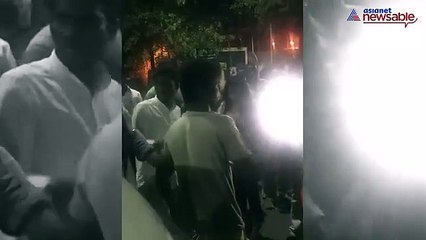 Woman fights off snatchers, gets back bag