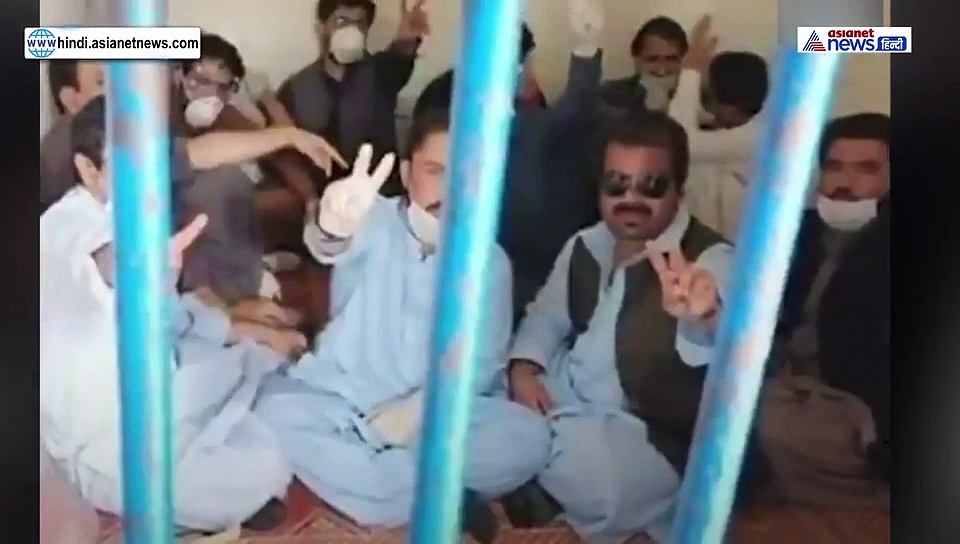 दाने-दाने को मोहताज है पाकिस्तान, डॉक्टरों ने PPE किट की डिमांड की तो यूं मिली लाठियां