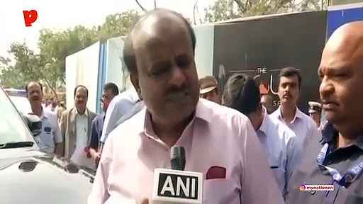 Congress MLA prefers Siddaramaiah to Kumaraswamy; CM reacts by offering to resign