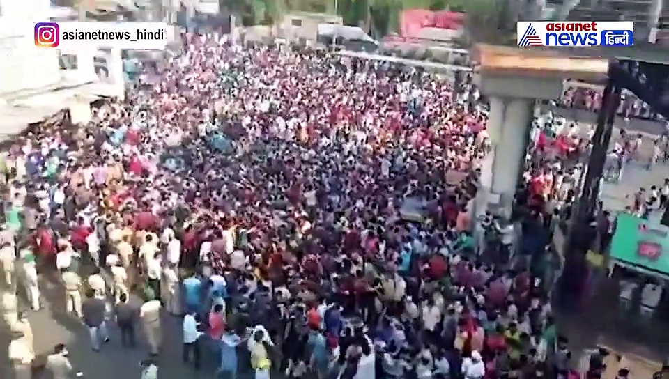 मुंबई का सबसे हॉटस्पॉट इलाका...वहीं उमड़ पड़ी हजारों मजदूरों की भीड़, देखें वीडियो