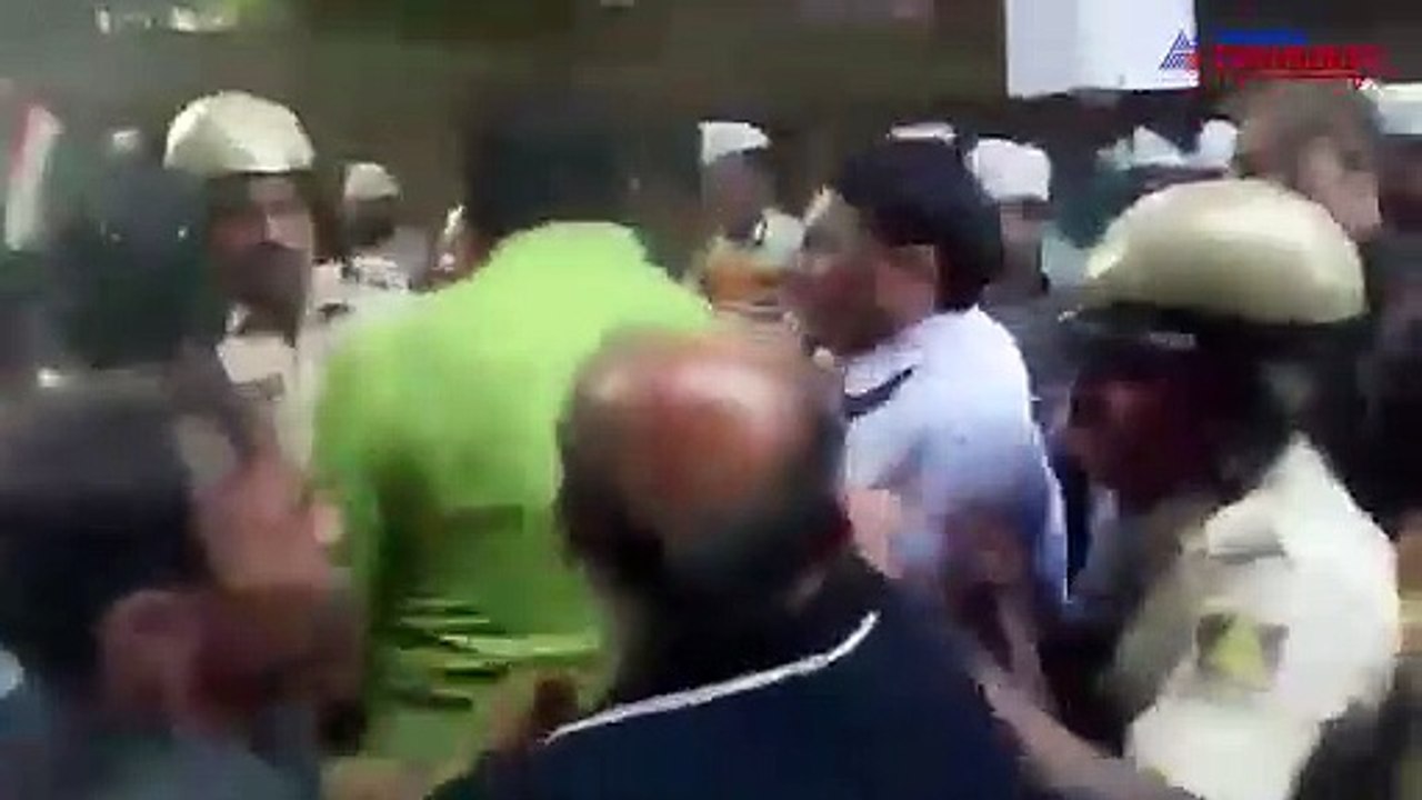 Bengaluru: AAP workers protest against 'goondar...