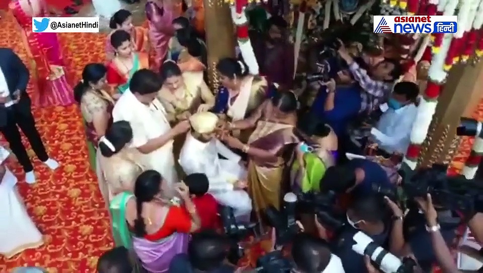 पूर्व सीएम के बेटे की शादी में सोशल डिस्टेंसिंग की उड़ीं धज्जियां, वीडियो आया सामने