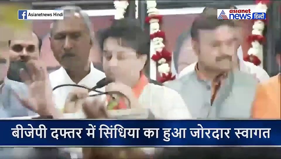 भोपाल पहुंचते ही गरजे महाराज, कहा- सिंधिया को ललकार कर गलती कर दी...20 साल का दर्द किया शेयर