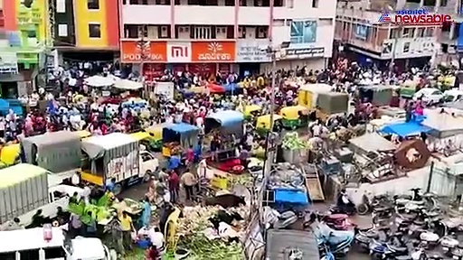 Bengaluru: Ahead of Varamahalakshmi festival, KR Market attracts huge crowds