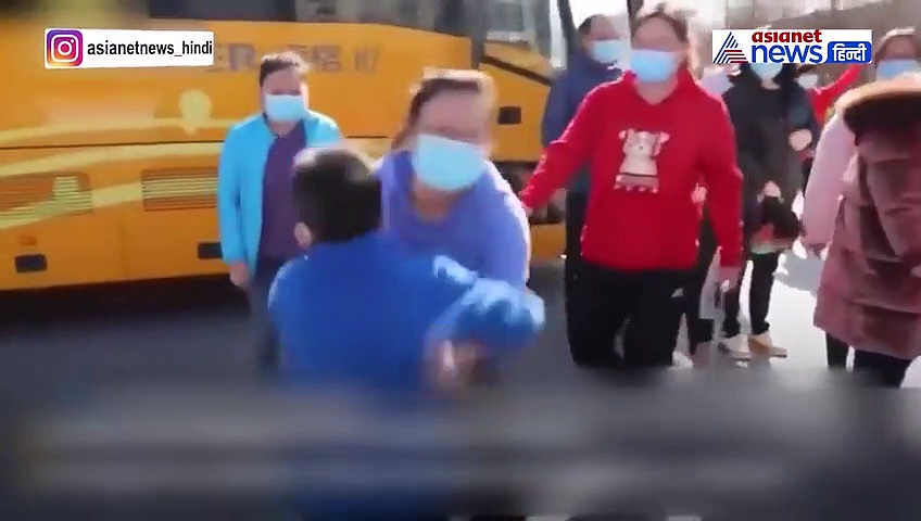 कोरोना की वजह से एक महीने बाद घर लौटी नर्स मां, गले लग फूट-फूटकर रोया बेटा