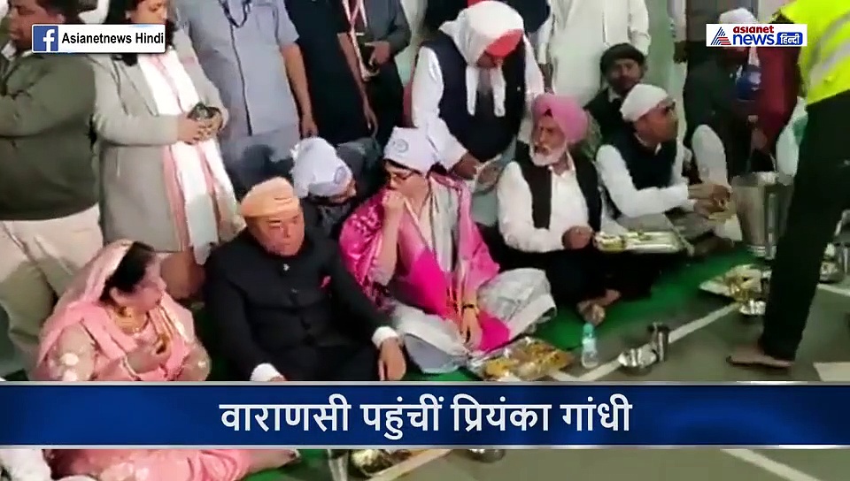 जमीन पर बैठकर प्रियंका गांधी ने खाया लंगर, खुद उठाई अपनी थाली